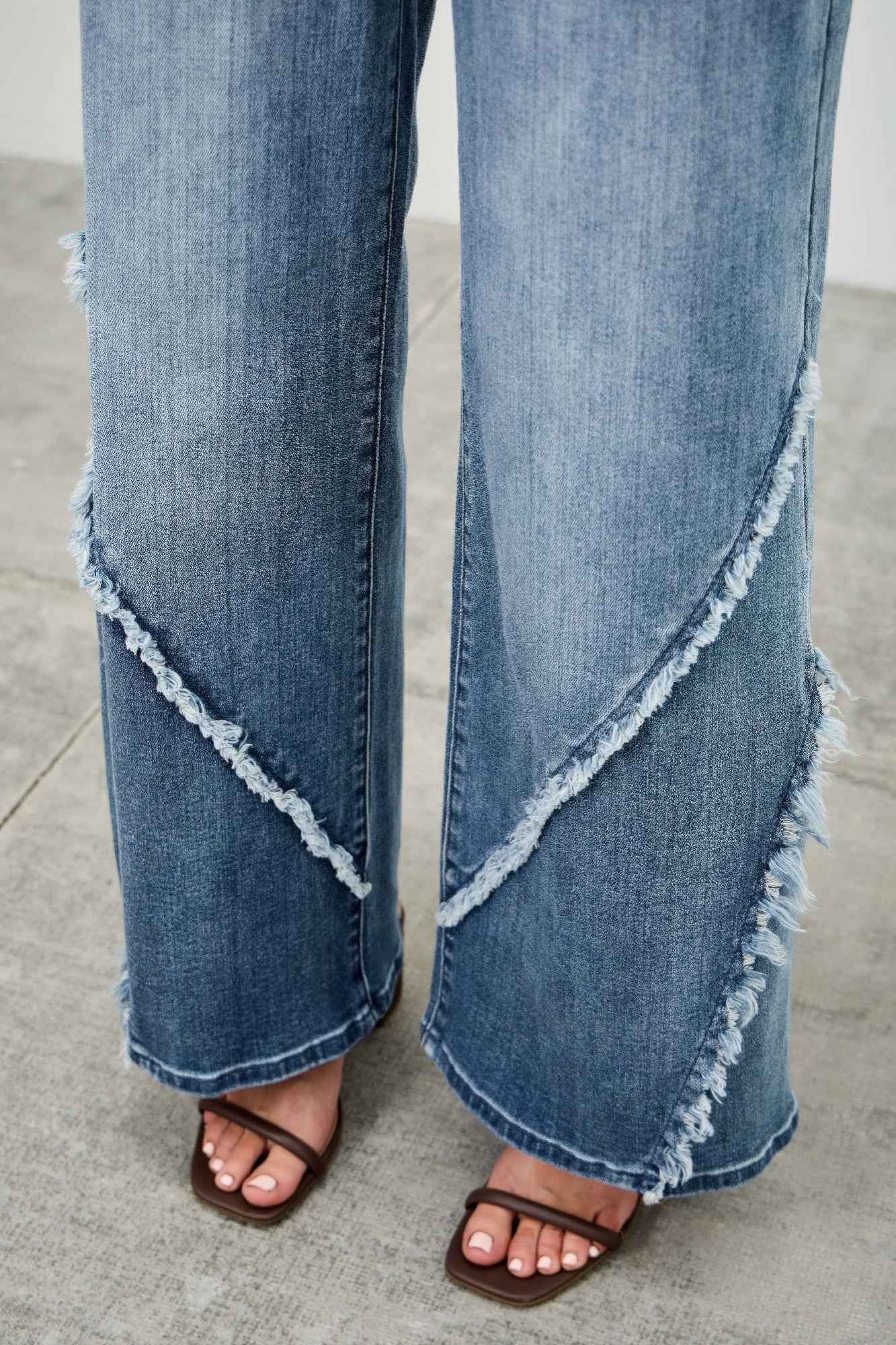 Mid Rise Wide Frayed Seam