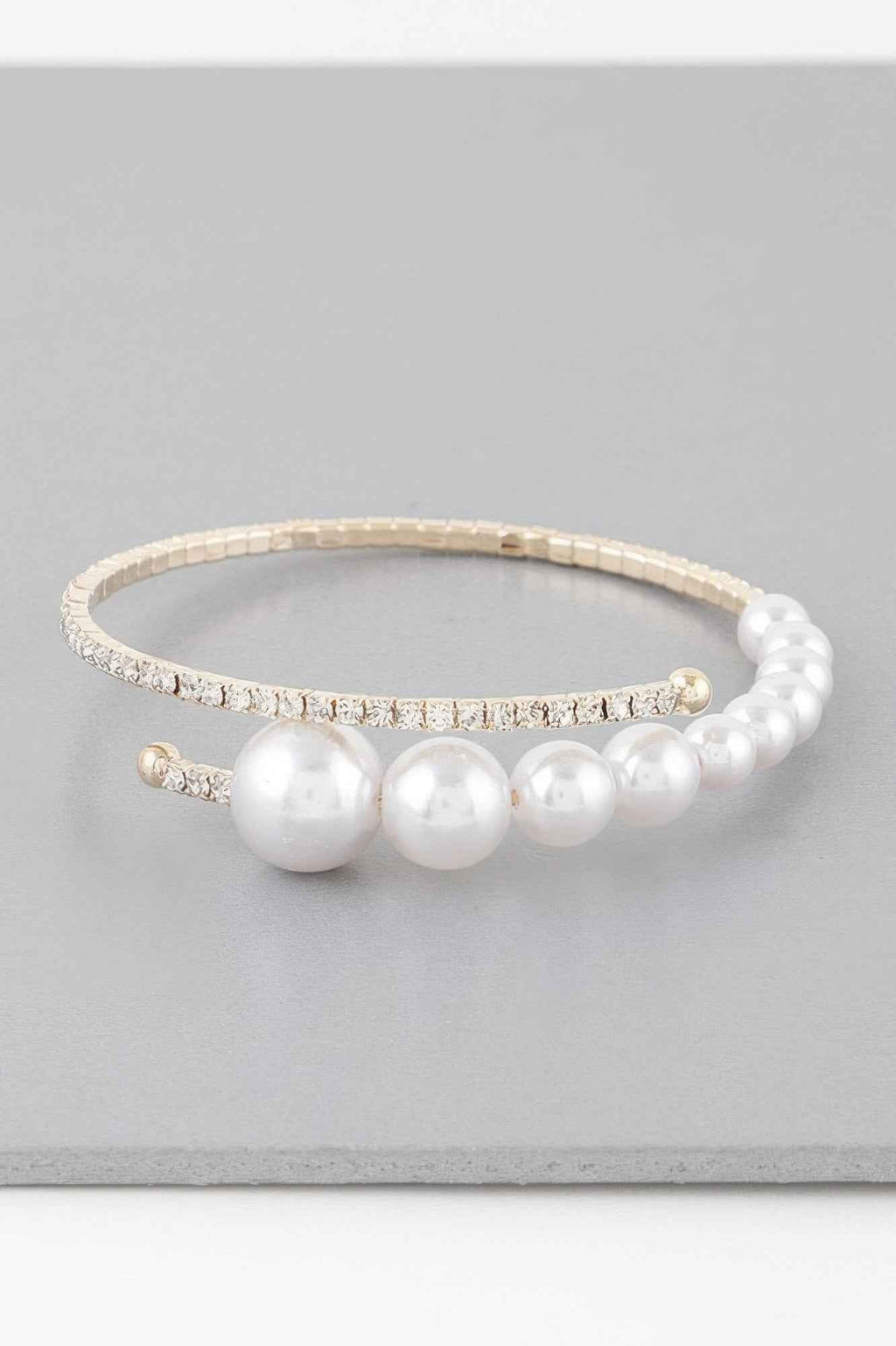 Gradual Pearl Jeweled Bracelet