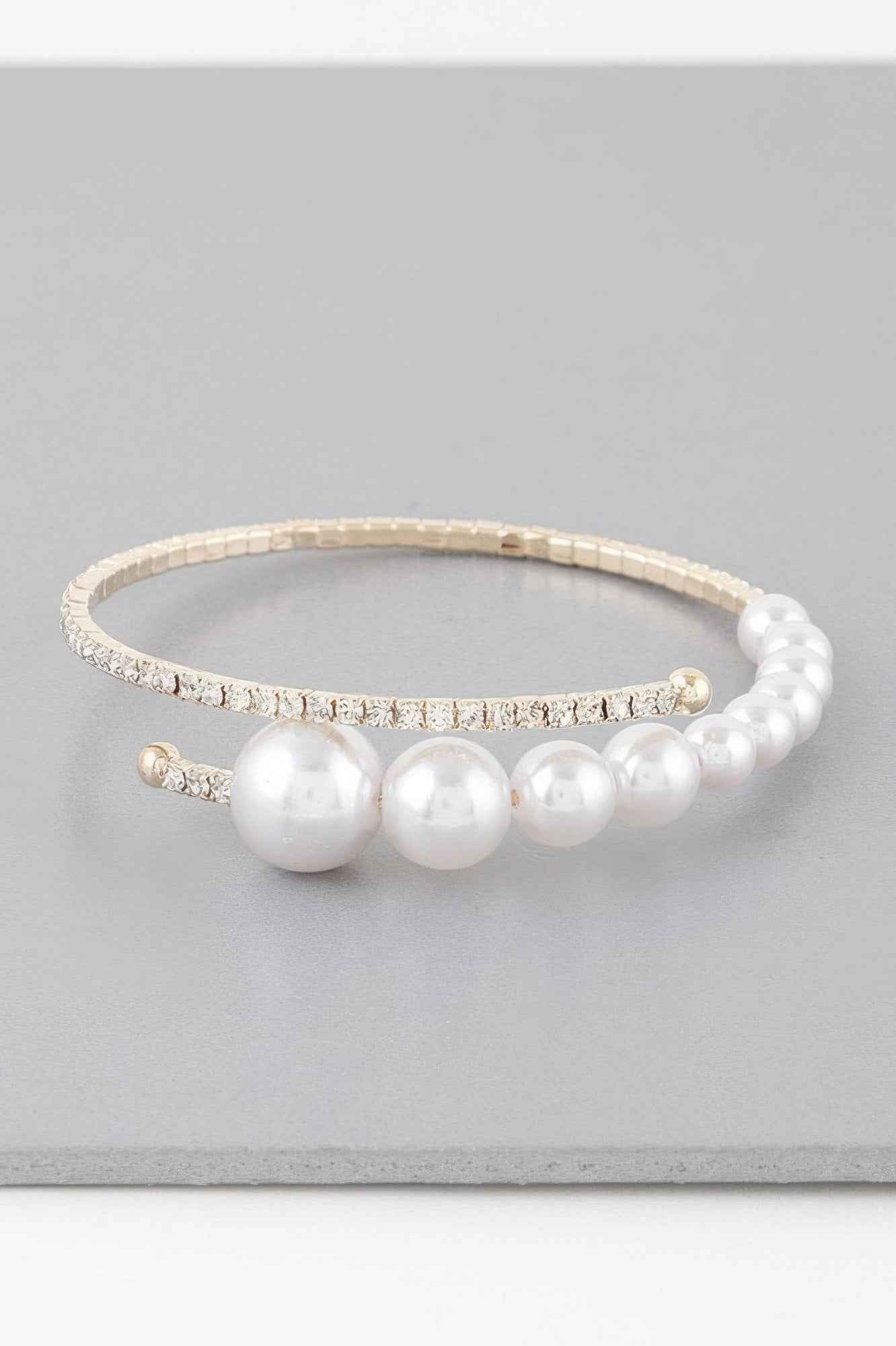 Gradual Pearl Jeweled Bracelet
